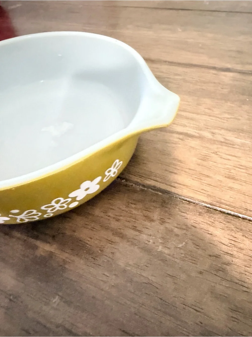 Pyrex Yellow Floral Casserole Dish with White Interior #471 1pt